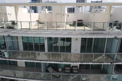 Condo in Miami Beach, Florida, 3 bedrooms  № 1834478 - photo 3