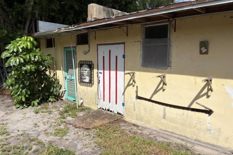 Commercial property in St. Lucie, Florida № 2399978 - photo 6