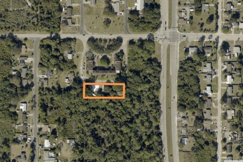 Commercial property in St. Lucie, Florida № 2399978 - photo 2