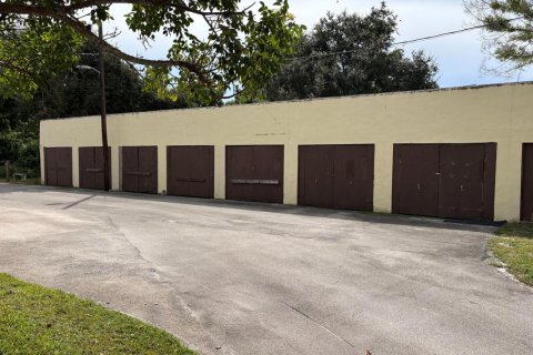 Commercial property in St. Lucie, Florida № 2399978