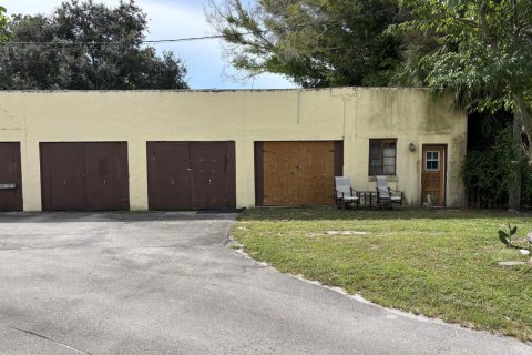 Commercial property in St. Lucie, Florida № 2399978 - photo 3