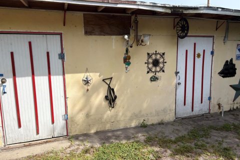 Commercial property in St. Lucie, Florida № 2399978 - photo 7