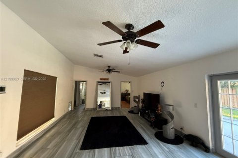 Villa ou maison à louer à Deerfield Beach, Floride: 4 chambres, 138.7 m2 № 2401666 - photo 17