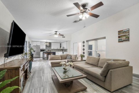 Villa ou maison à louer à Deerfield Beach, Floride: 4 chambres, 138.7 m2 № 2401666 - photo 5