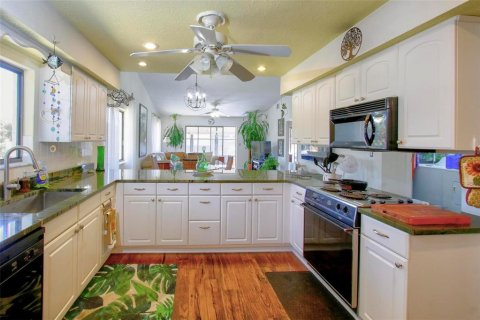 Copropriété à vendre à Weeki Wachee, Floride: 2 chambres, 126.63 m2 № 2216510 - photo 10