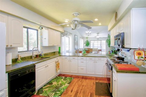 Copropriété à vendre à Weeki Wachee, Floride: 2 chambres, 126.63 m2 № 2216510 - photo 12