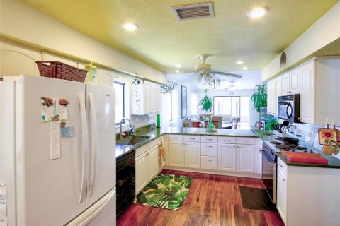 Copropriété à vendre à Weeki Wachee, Floride: 2 chambres, 126.63 m2 № 2216510 - photo 9