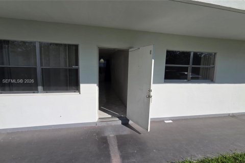Condominio en alquiler en Hollywood, Florida, 1 dormitorio, 59.92 m2 № 2033720 - foto 2