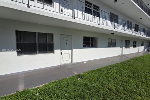 Condominio en Hollywood, Florida, 1 dormitorio № 2033720