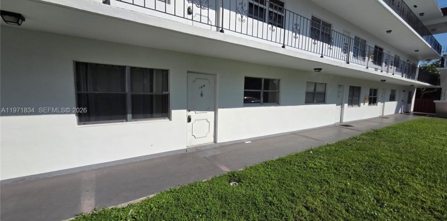 Condominio en Hollywood, Florida, 1 dormitorio № 2033720