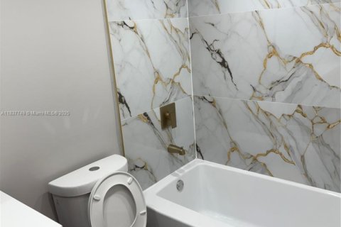 Снять в аренду кондоминиум в Майами-Гарденс, Флорида 3 спальни, 119.66м2, № 1977868 - фото 16