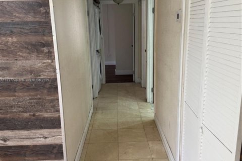 Снять в аренду кондоминиум в Майами-Гарденс, Флорида 3 спальни, 119.66м2, № 1977868 - фото 17