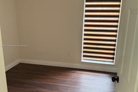 Снять в аренду кондоминиум в Майами-Гарденс, Флорида 3 спальни, 119.66м2, № 1977868 - фото 13