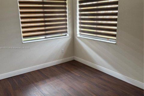 Снять в аренду кондоминиум в Майами-Гарденс, Флорида 3 спальни, 119.66м2, № 1977868 - фото 4