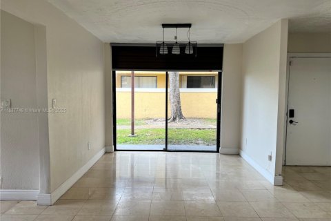 Снять в аренду кондоминиум в Майами-Гарденс, Флорида 3 спальни, 119.66м2, № 1977868 - фото 21