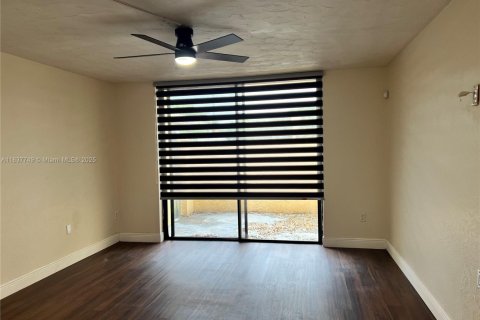 Снять в аренду кондоминиум в Майами-Гарденс, Флорида 3 спальни, 119.66м2, № 1977868 - фото 8