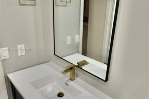 Снять в аренду кондоминиум в Майами-Гарденс, Флорида 3 спальни, 119.66м2, № 1977868 - фото 5