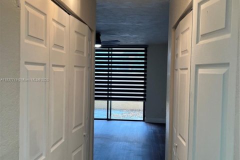 Снять в аренду кондоминиум в Майами-Гарденс, Флорида 3 спальни, 119.66м2, № 1977868 - фото 7