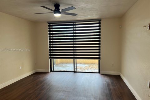 Снять в аренду кондоминиум в Майами-Гарденс, Флорида 3 спальни, 119.66м2, № 1977868 - фото 9