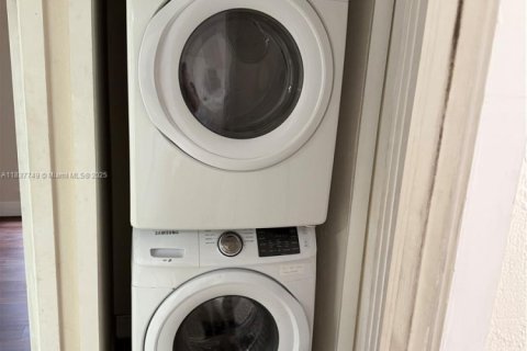 Снять в аренду кондоминиум в Майами-Гарденс, Флорида 3 спальни, 119.66м2, № 1977868 - фото 14