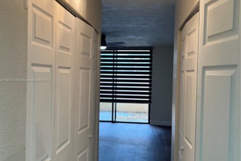 Снять в аренду кондоминиум в Майами-Гарденс, Флорида 3 спальни, 119.66м2, № 1977868 - фото 20