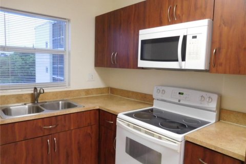 Condo in Hollywood, Florida, 1 bedroom  № 2088000 - photo 2