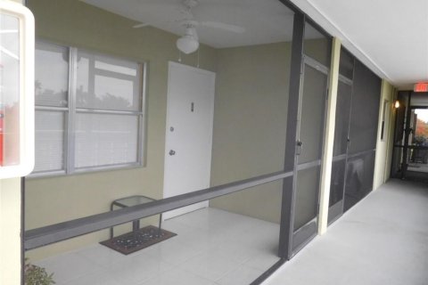 Condo in Hollywood, Florida, 1 bedroom  № 2088000 - photo 14