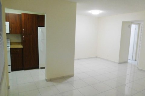 Condo in Hollywood, Florida, 1 bedroom  № 2088000 - photo 19
