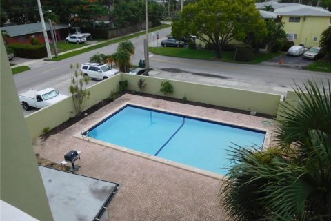 Condo in Hollywood, Florida, 1 bedroom  № 2088000 - photo 15