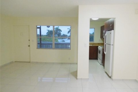 Condo in Hollywood, Florida, 1 bedroom  № 2088000 - photo 25