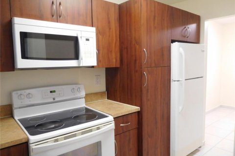 Condo in Hollywood, Florida, 1 bedroom  № 2088000 - photo 23