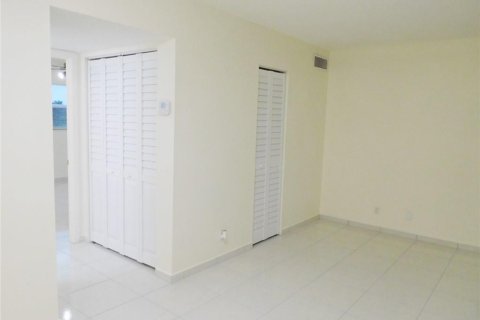 Condo in Hollywood, Florida, 1 bedroom  № 2088000 - photo 28