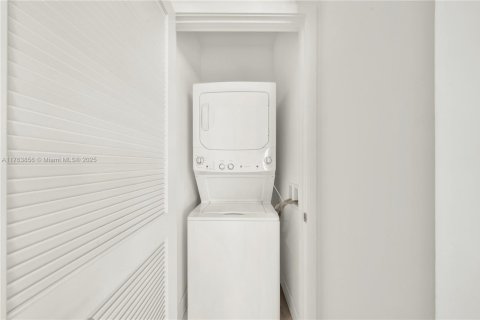 Condo in Hollywood, Florida, 2 bedrooms  № 1863971 - photo 30