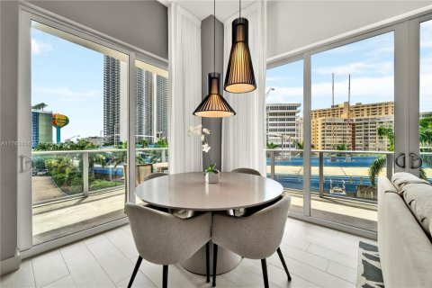 Condo in Hollywood, Florida, 2 bedrooms  № 1863971 - photo 12