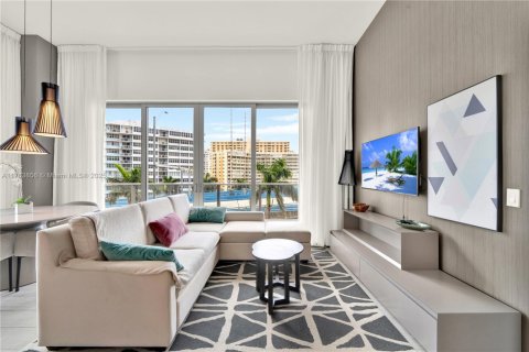 Condo in Hollywood, Florida, 2 bedrooms  № 1863971 - photo 14