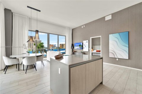 Condo in Hollywood, Florida, 2 bedrooms  № 1863971 - photo 1