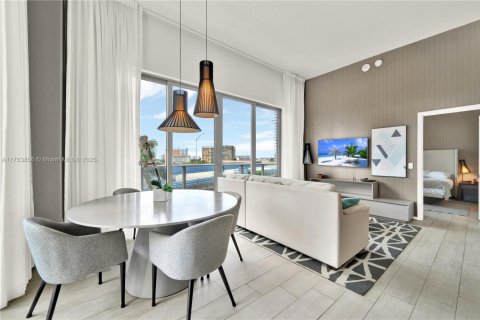 Condo in Hollywood, Florida, 2 bedrooms  № 1863971 - photo 11