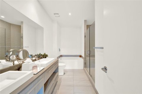 Condo in Hollywood, Florida, 2 bedrooms  № 1863971 - photo 19