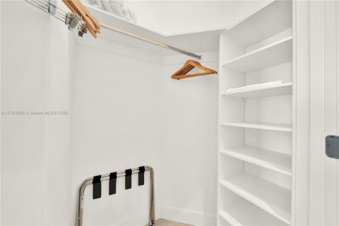 Condo in Hollywood, Florida, 2 bedrooms  № 1863971 - photo 27