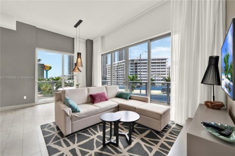 Condo in Hollywood, Florida, 2 bedrooms  № 1863971 - photo 15