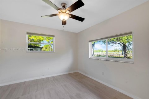 House in Davie, Florida 3 bedrooms № 1573299 - photo 26