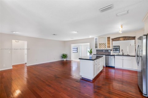 House in Davie, Florida 3 bedrooms № 1573299 - photo 9