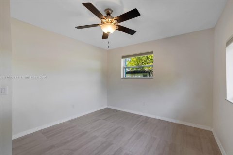 House in Davie, Florida 3 bedrooms № 1573299 - photo 27
