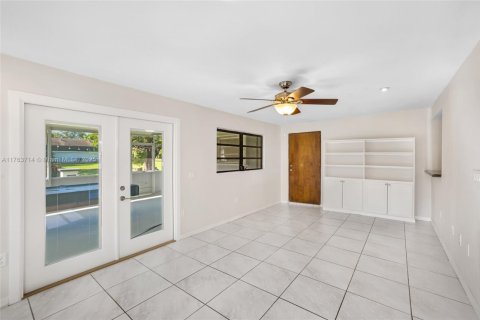 House in Davie, Florida 3 bedrooms № 1573299 - photo 16