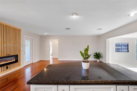 House in Davie, Florida 3 bedrooms № 1573299 - photo 15