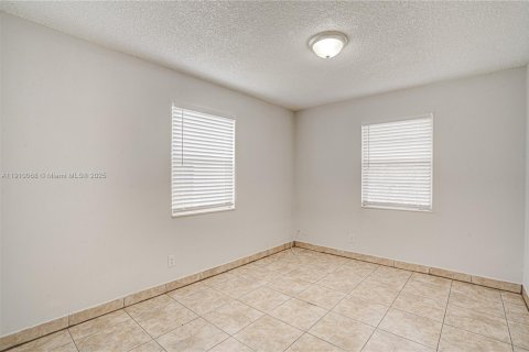 Villa ou maison à louer à West Palm Beach, Floride: 2 chambres, 67.35 m2 № 1966547 - photo 7