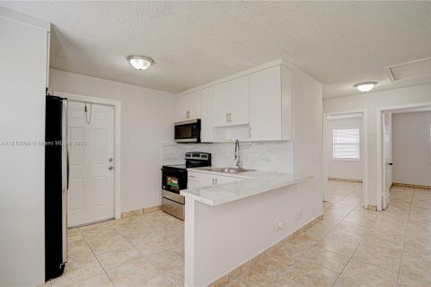 Villa ou maison à louer à West Palm Beach, Floride: 2 chambres, 67.35 m2 № 1966547 - photo 4