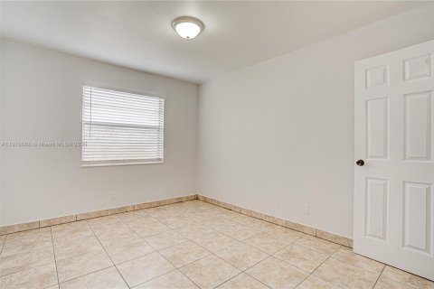 Villa ou maison à louer à West Palm Beach, Floride: 2 chambres, 67.35 m2 № 1966547 - photo 11