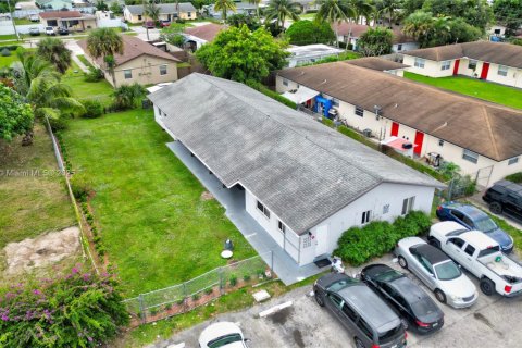 Villa ou maison à louer à West Palm Beach, Floride: 2 chambres, 67.35 m2 № 1966547 - photo 15