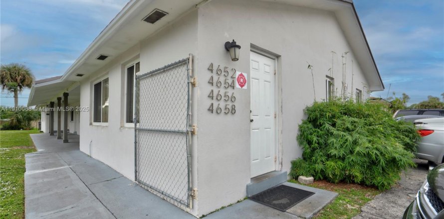 Villa ou maison à West Palm Beach, Floride 2 chambres, 67.35 m2 № 1966547